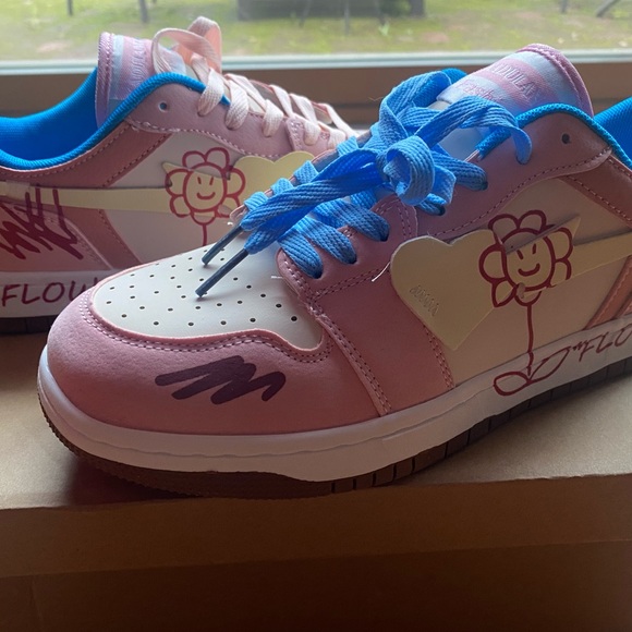 Brand NEW Size 43 sneakers - Picture 4 of 4